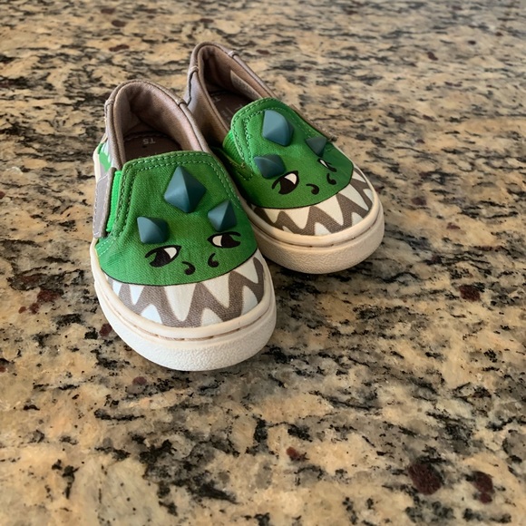 TOMS Dinosaur Slip On Shoes - Size 5T - Picture 1 of 6